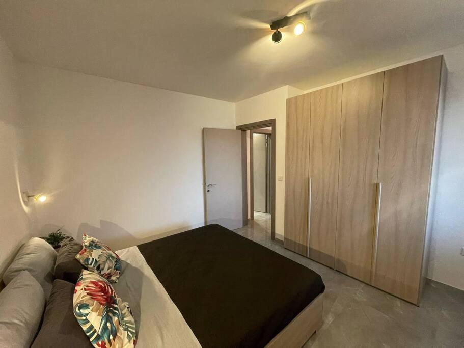 Modern 1 Bedroom Apartment 400M Away From The Sea เซนต์พอลส์เบย์ ภายนอก รูปภาพ