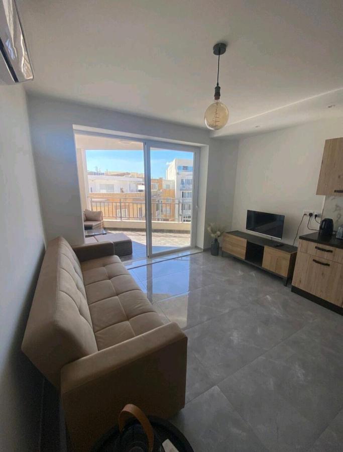 Modern 1 Bedroom Apartment 400M Away From The Sea เซนต์พอลส์เบย์ ภายนอก รูปภาพ