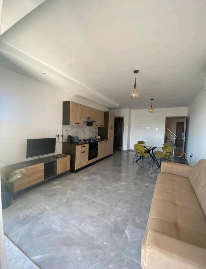 Modern 1 Bedroom Apartment 400M Away From The Sea เซนต์พอลส์เบย์ ภายนอก รูปภาพ